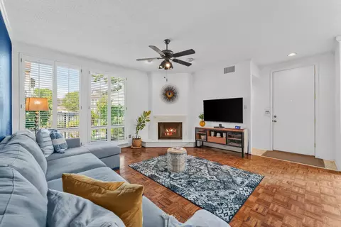 1112 Bering Dr #62, Houston, TX 77057