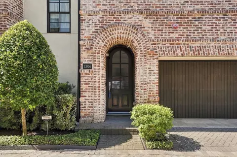 1306 Castle Ct, Houston, TX 77006