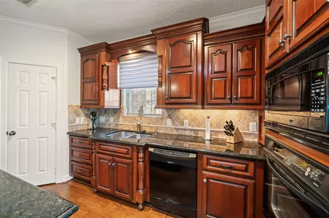 Kitchen - 12200 Pebble View Dr, Conroe, TX 77304 photo 2 of 3