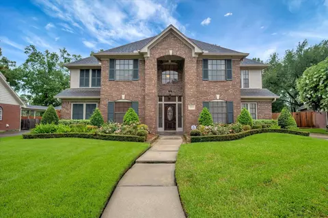 3910 Quiet Knoll Ct, Houston, TX 77059