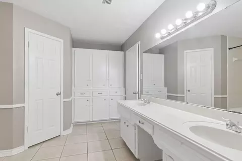 Bath - 2607 Allyson Ct, Spring, TX 77373 photo 3 of 4