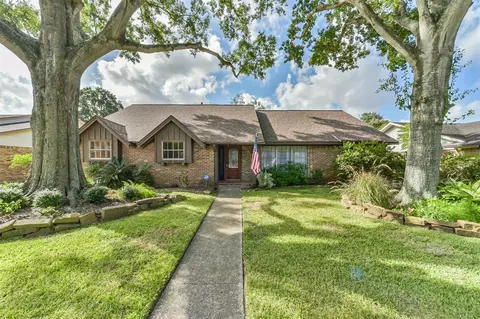 5847 Paisley St, Houston, TX 77096
