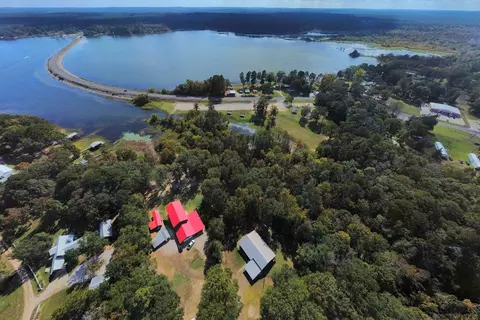 360 Oakhill Rd, Hemphill, TX 75948