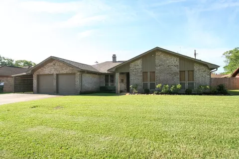 8175 Shenandoah Dr, Beaumont, TX 77706
