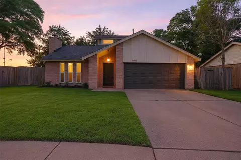 8250 Old Trail Dr, Houston, TX 77040
