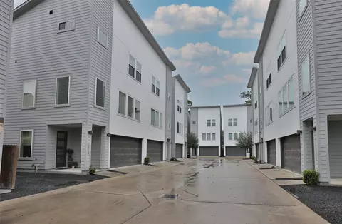 4815 Martin Oaks Ln, Houston, TX 77018