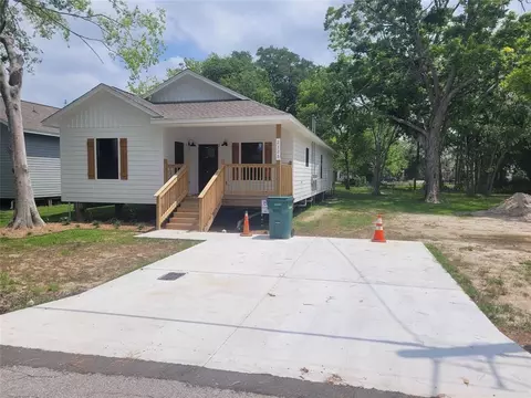 2125 Hebert St, Beaumont, TX 77705 photo 1