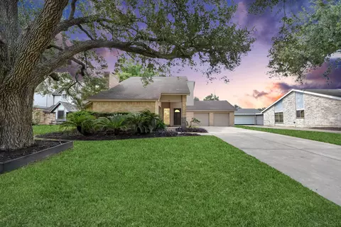 407 Hedgecroft Dr, El Lago, TX 77586