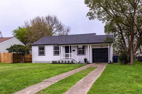 1203 17th Ave N, Texas City, TX 77590