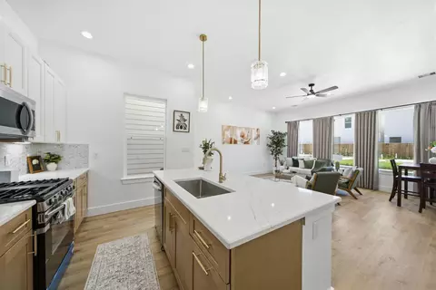 8910 Knoll Leaf Dr, Houston, TX 77080