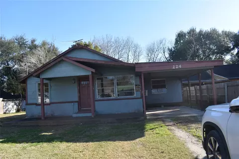 224 E Pine Ave, Winnie, TX 77665