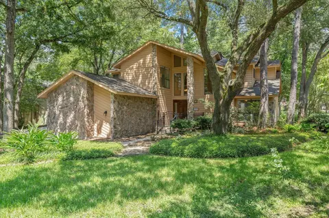2 Crescent Falls Ct, The Woodlands, TX 77381