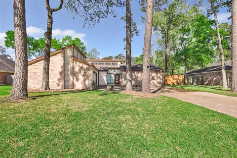 16215 Spinnaker Dr, Crosby, TX 77532