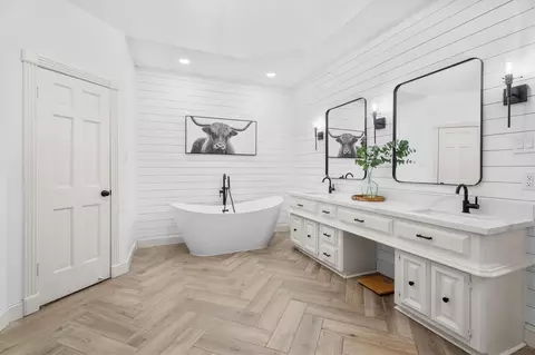 Bath - 16023 Mickleham Dr, Spring, TX 77379 photo 1 of 8