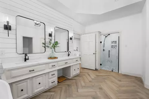 Bath - 16023 Mickleham Dr, Spring, TX 77379 photo 2 of 8