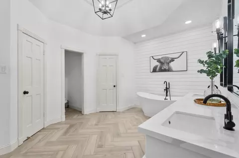 Bath - 16023 Mickleham Dr, Spring, TX 77379 photo 4 of 8