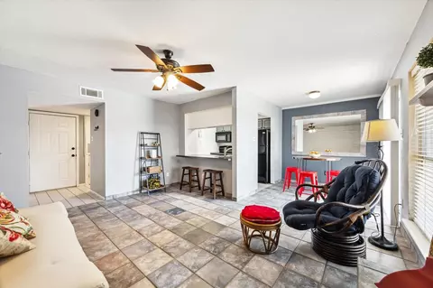 18515 Egret Bay Blvd #808, Houston, TX 77058