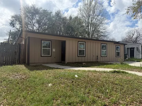 7422 Thurow St, Houston, TX 77087