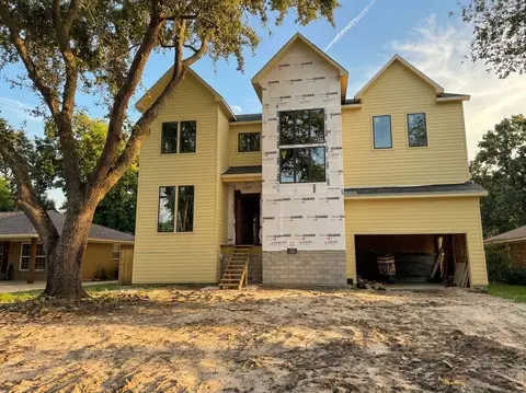 2211 Stonecrest Dr, Houston, TX 77018