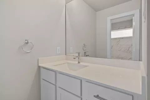Bath - 192 Upland Dr, Waller, TX 77484 photo 5 of 6