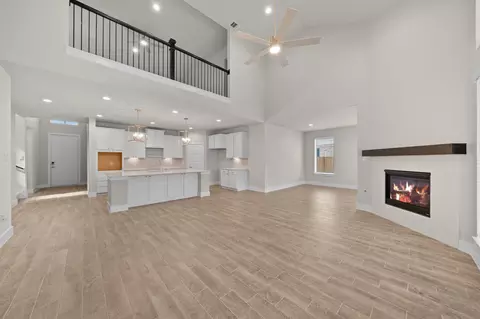 Living - 192 Upland Dr, Waller, TX 77484 photo 4 of 5
