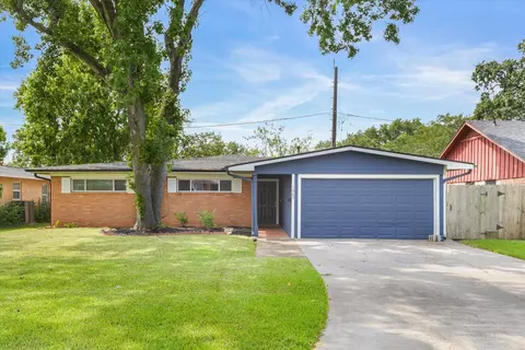 1865 Dolphin Dr, Seabrook, TX 77586