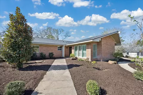 523 E Obryant St, Bellville, TX 77418