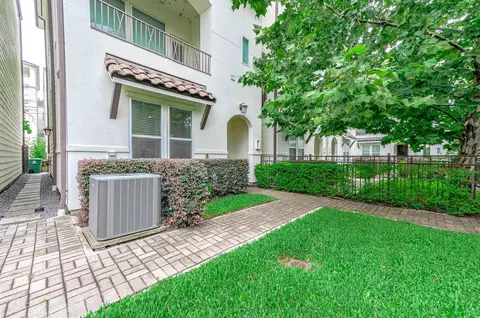4013 Barnes St, Houston, TX 77007