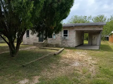 221 Charlotte Dr, Port Lavaca, TX 77979