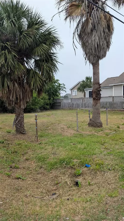 2125 63rd St, Galveston, TX 77551