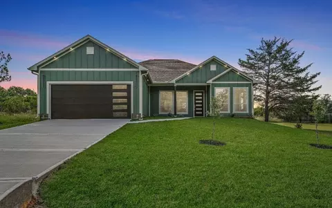 70 N Pine Harbour Dr, Coldspring, TX 77331