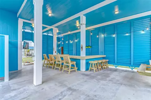 967 Bowers Ln, Crystal Beach, TX 77650