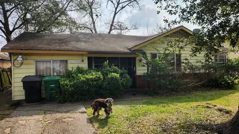 7019 Sherwood Dr, Houston, TX 77021