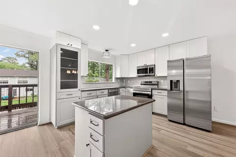 Kitchen - 2 Kittiwake Ct, Spring, TX 77380 photo 3 of 8