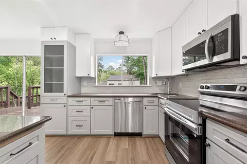 Kitchen - 2 Kittiwake Ct, Spring, TX 77380 photo 6 of 8