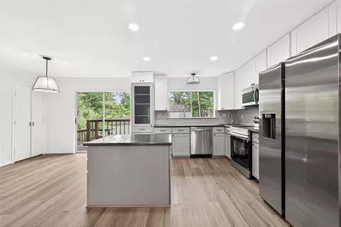 Kitchen - 2 Kittiwake Ct, Spring, TX 77380 photo 4 of 8