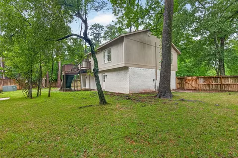 Exterior - 2 Kittiwake Ct, Spring, TX 77380 photo 9 of 10