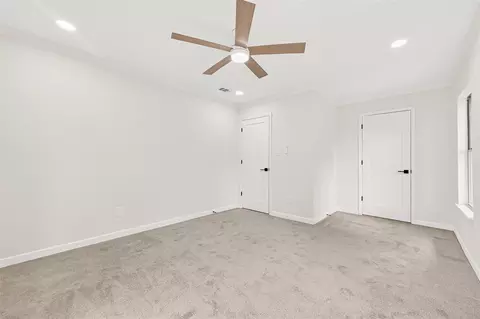Bedroom - 2 Kittiwake Ct, Spring, TX 77380 photo 7 of 10