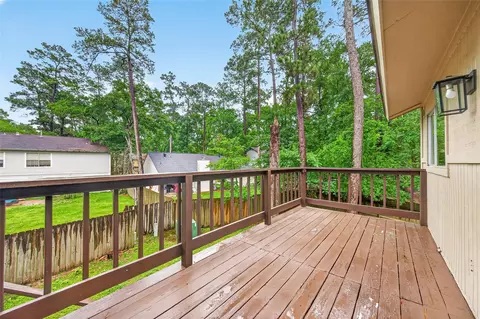 Exterior - 2 Kittiwake Ct, Spring, TX 77380 photo 5 of 10