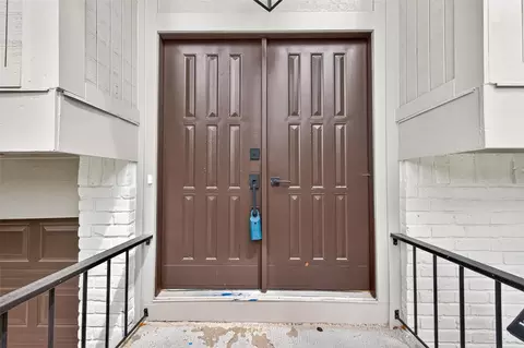 Entry Way - 2 Kittiwake Ct, Spring, TX 77380 photo 1 of 3