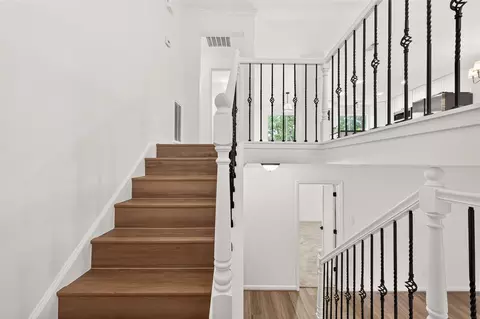 Entry Way - 2 Kittiwake Ct, Spring, TX 77380 photo 2 of 3