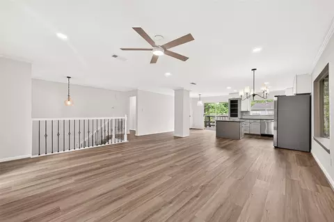 Living - 2 Kittiwake Ct, Spring, TX 77380 photo 8 of 11