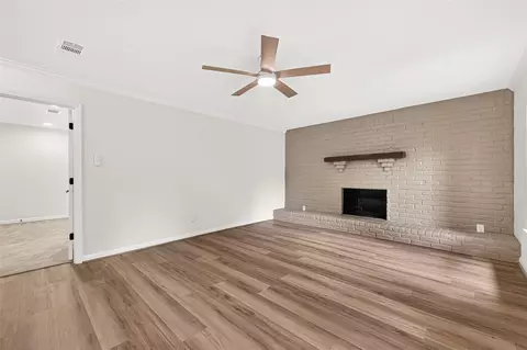 Living - 2 Kittiwake Ct, Spring, TX 77380 photo 4 of 11