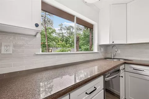 Kitchen - 2 Kittiwake Ct, Spring, TX 77380 photo 8 of 8