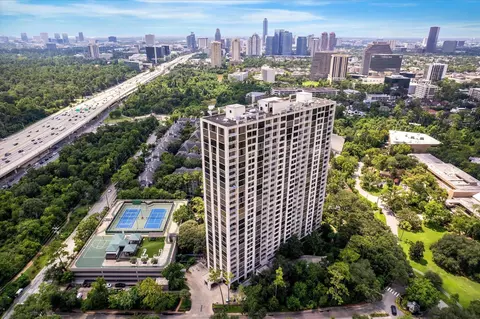 121 N Post Oak Ln #104, Houston, TX 77024