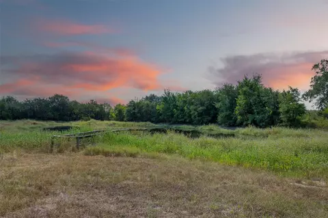 3300 Hills Rd, Carmine, TX 78932