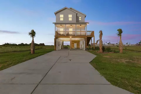 18103 Shaman Dr, Galveston, TX 77554