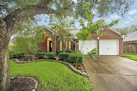 6607 Springcrest Dr, Sugar Land, TX 77479