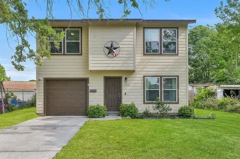 1216 8th Ave N, Texas City, TX 77590