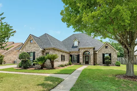 607 Walnut St, Lake Jackson, TX 77566